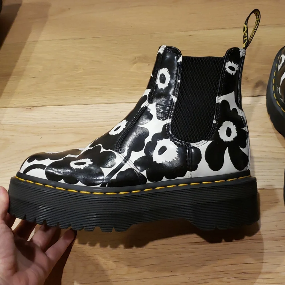 Floral handpainted Dr Martens boots - Picture 11 of 12